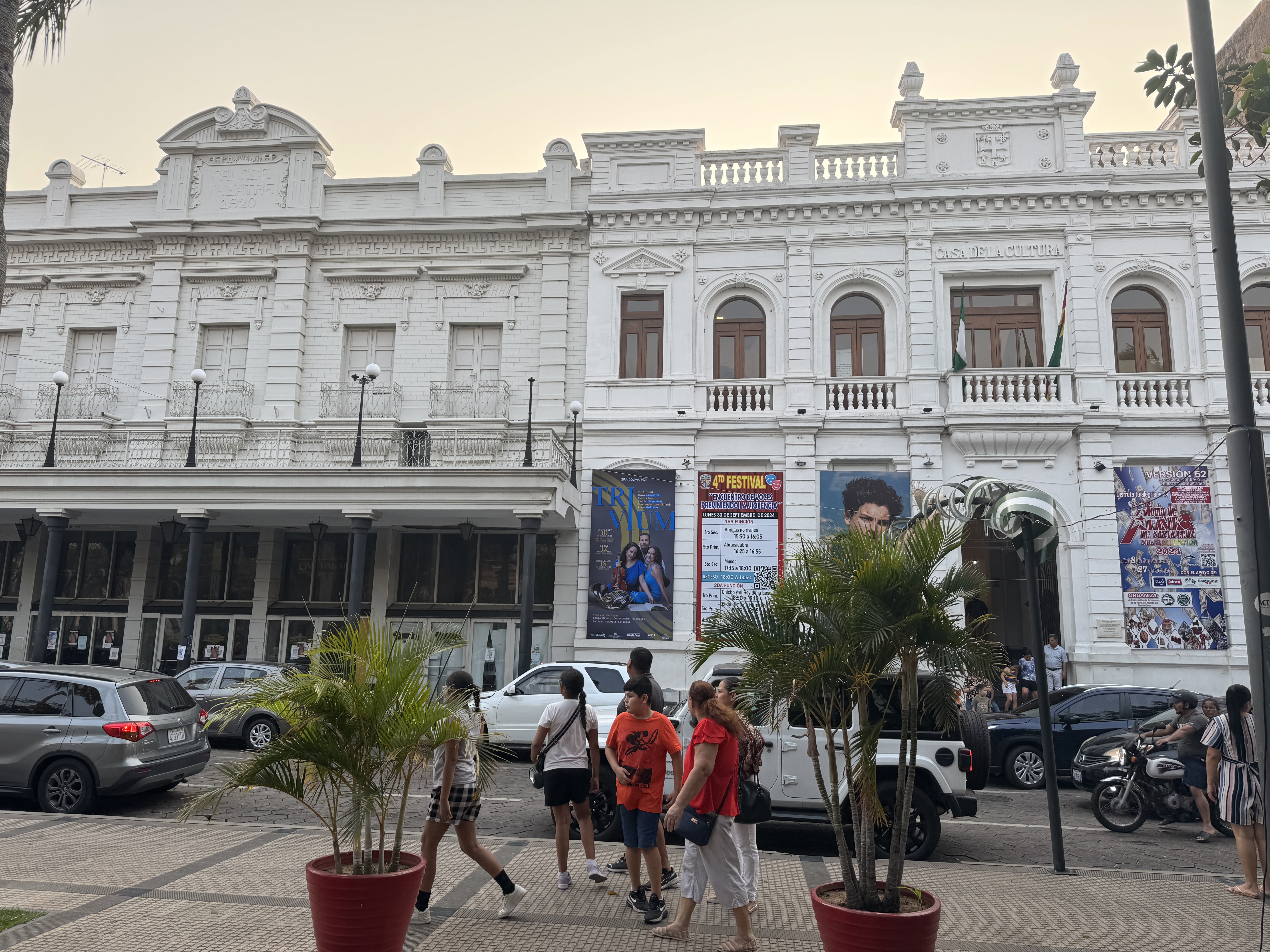 On the other side of the plaza, two theaters presumably replaced courtyard buildings early in the 20th century.