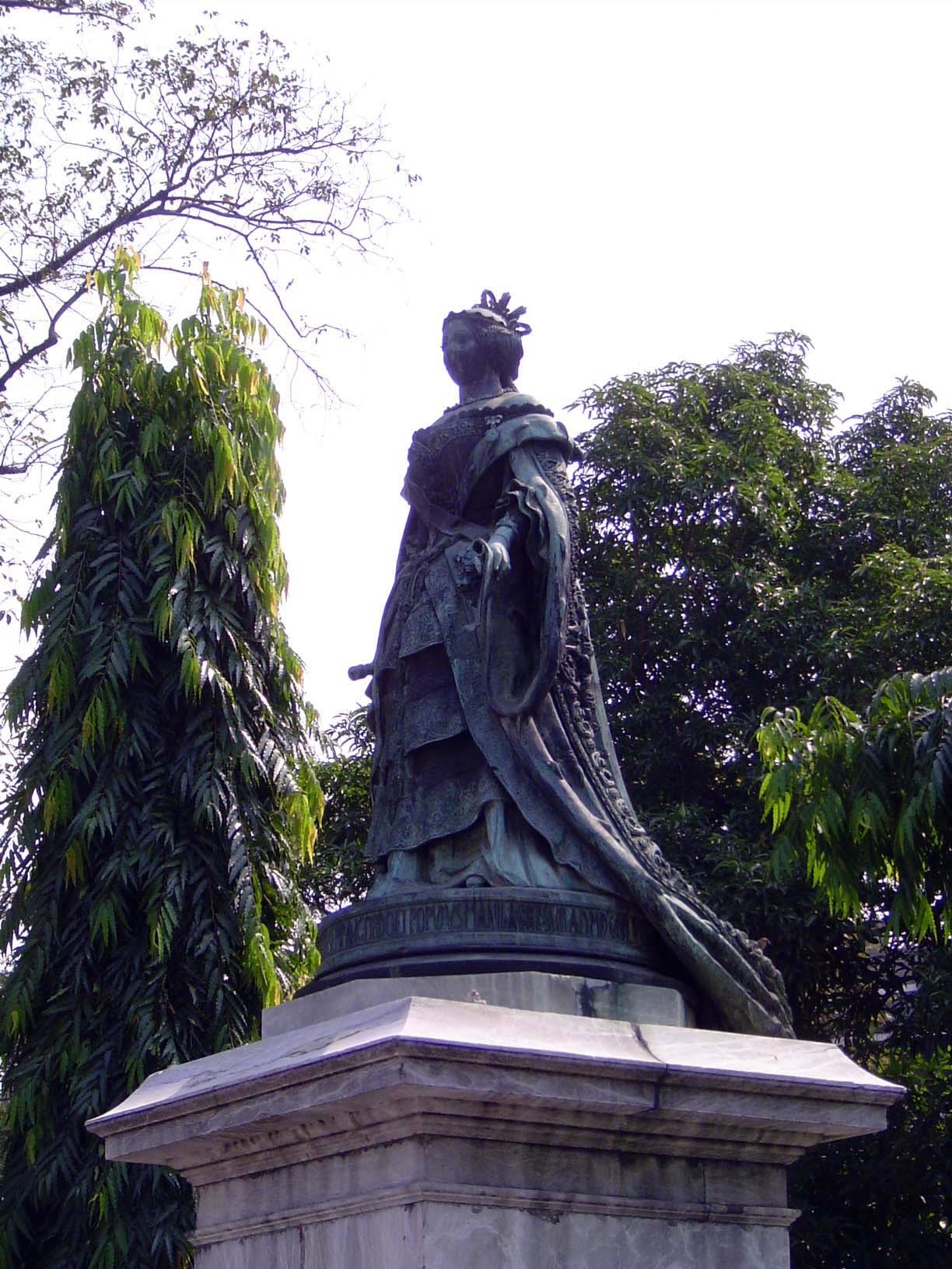 In front of the gate is a worn statue of Isabella. She became queen in 1833 but was deposed in 1868. She spent the next 36 years, until her