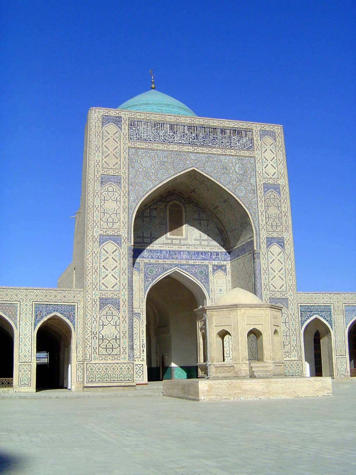 The thousands of men crowding the courtyard and unable to see or hear the imam inside the prayer hall could rely on a second imam, who from
