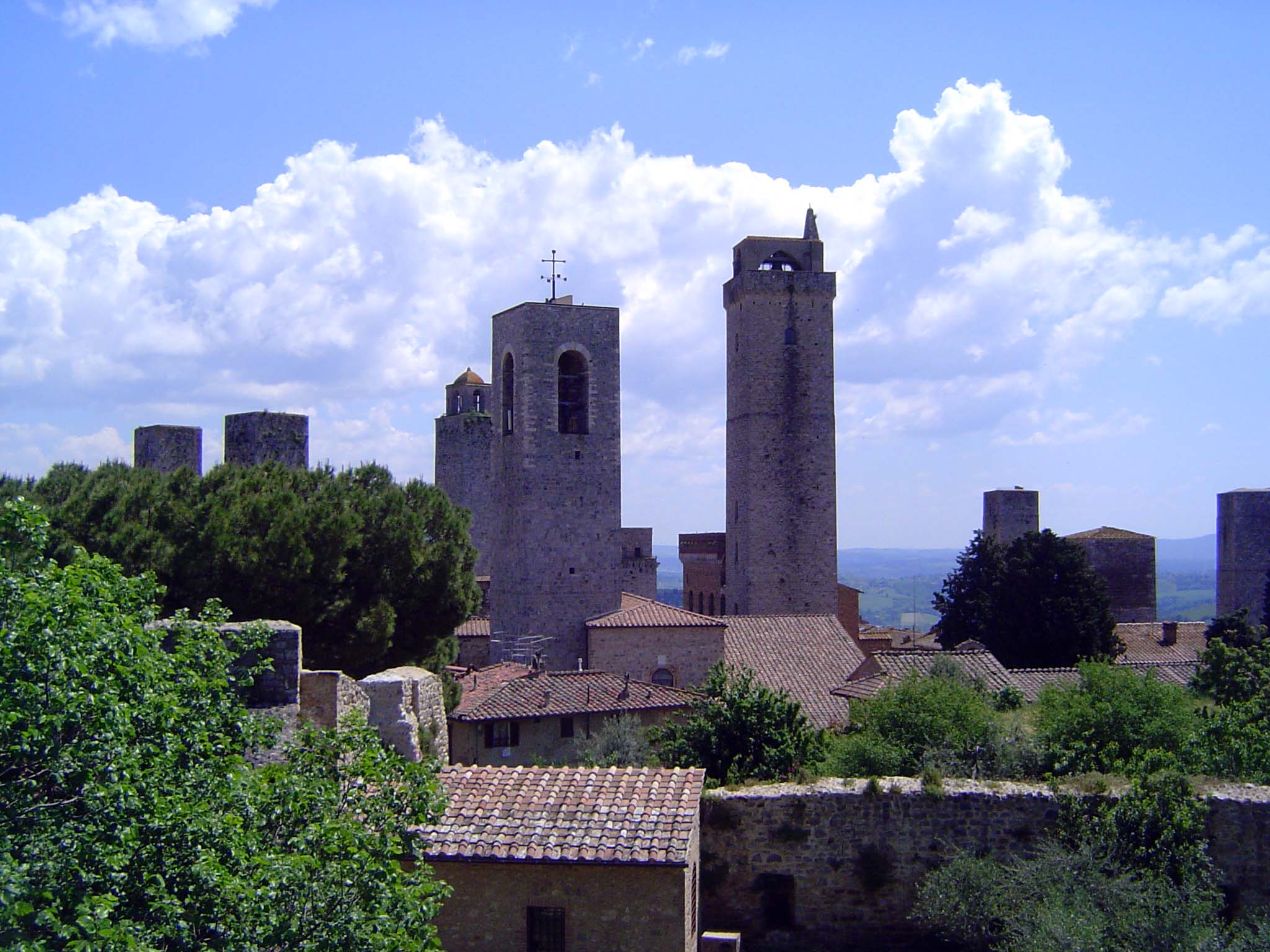 This is what we paid to see: the 13 surviving towers of an original 70. The tallest is the 54-meter Torre del Comune, finished in 1311. To i