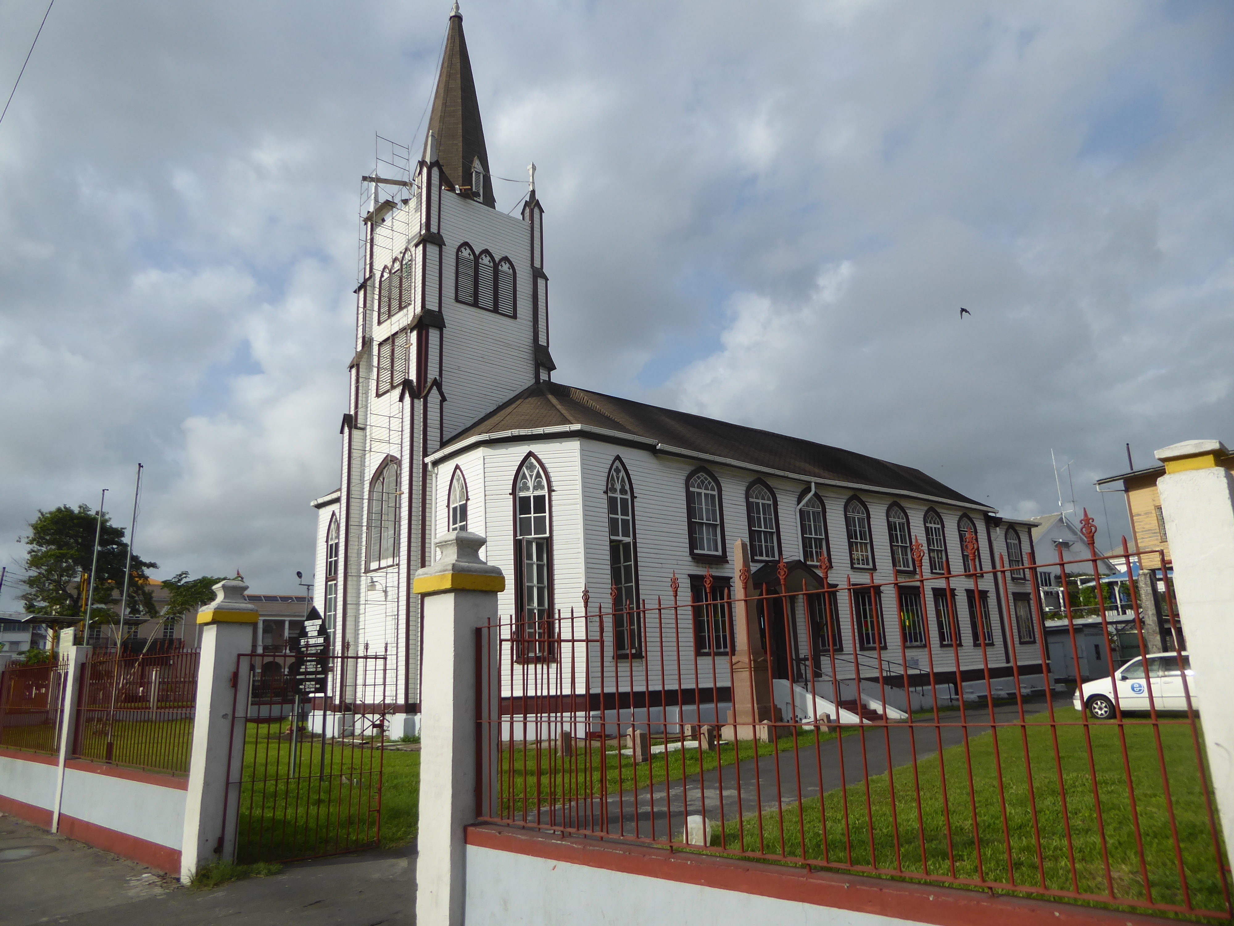 Across from the parliament building there's an older church, St. Andrews Presbyterian, which opened in 1818. Closed during the week, it was