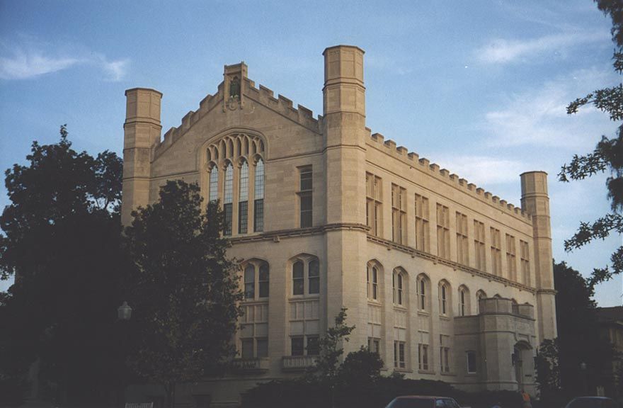 The university occasionally experimented with other styles. The old Law School of 1912, for example, maintains the turrets and crenelations