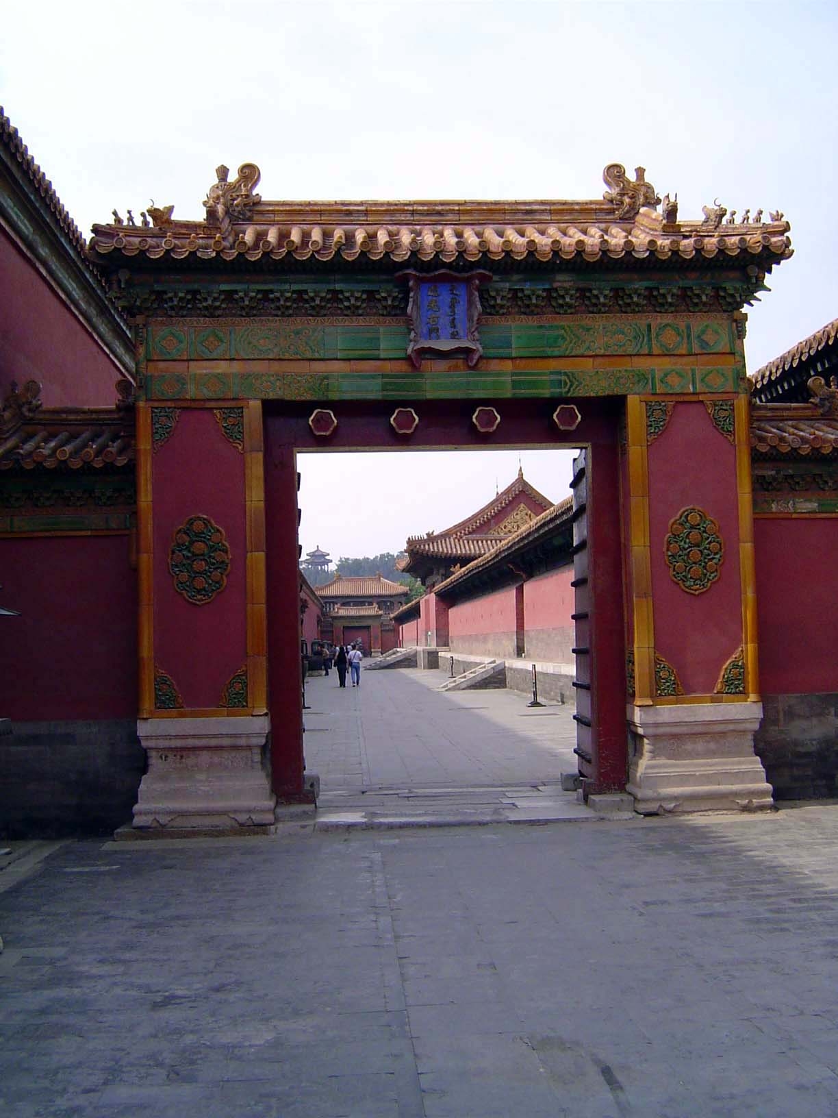 Another alley, First West Long Alley, dividing the west-side palaces into groups. In the distance, Prospect Hill.