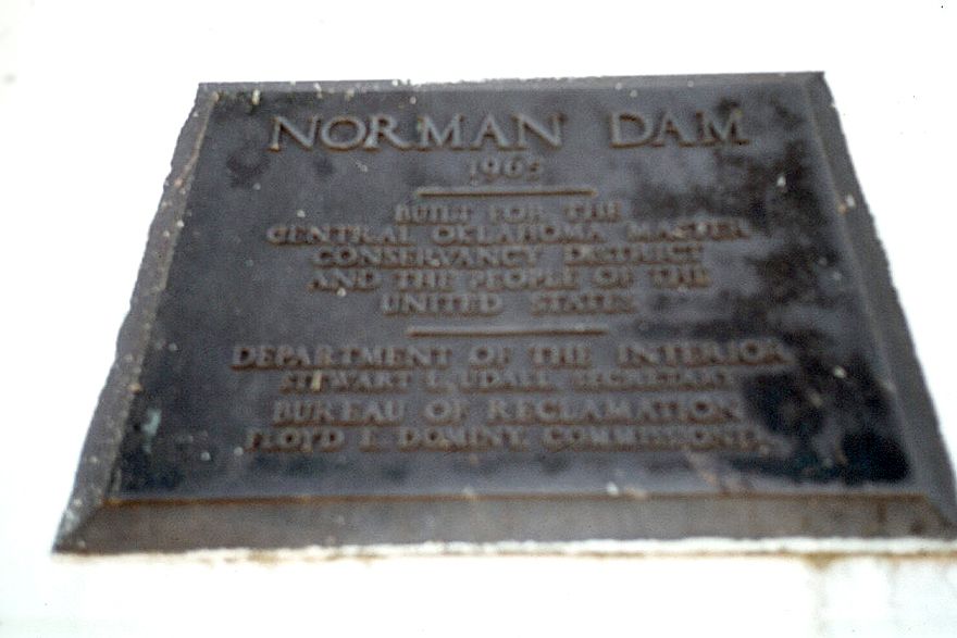 Storage dams have never been very prominent on the Great Plains, mostly because the plains don't offer very good reservoir sites. The Missou