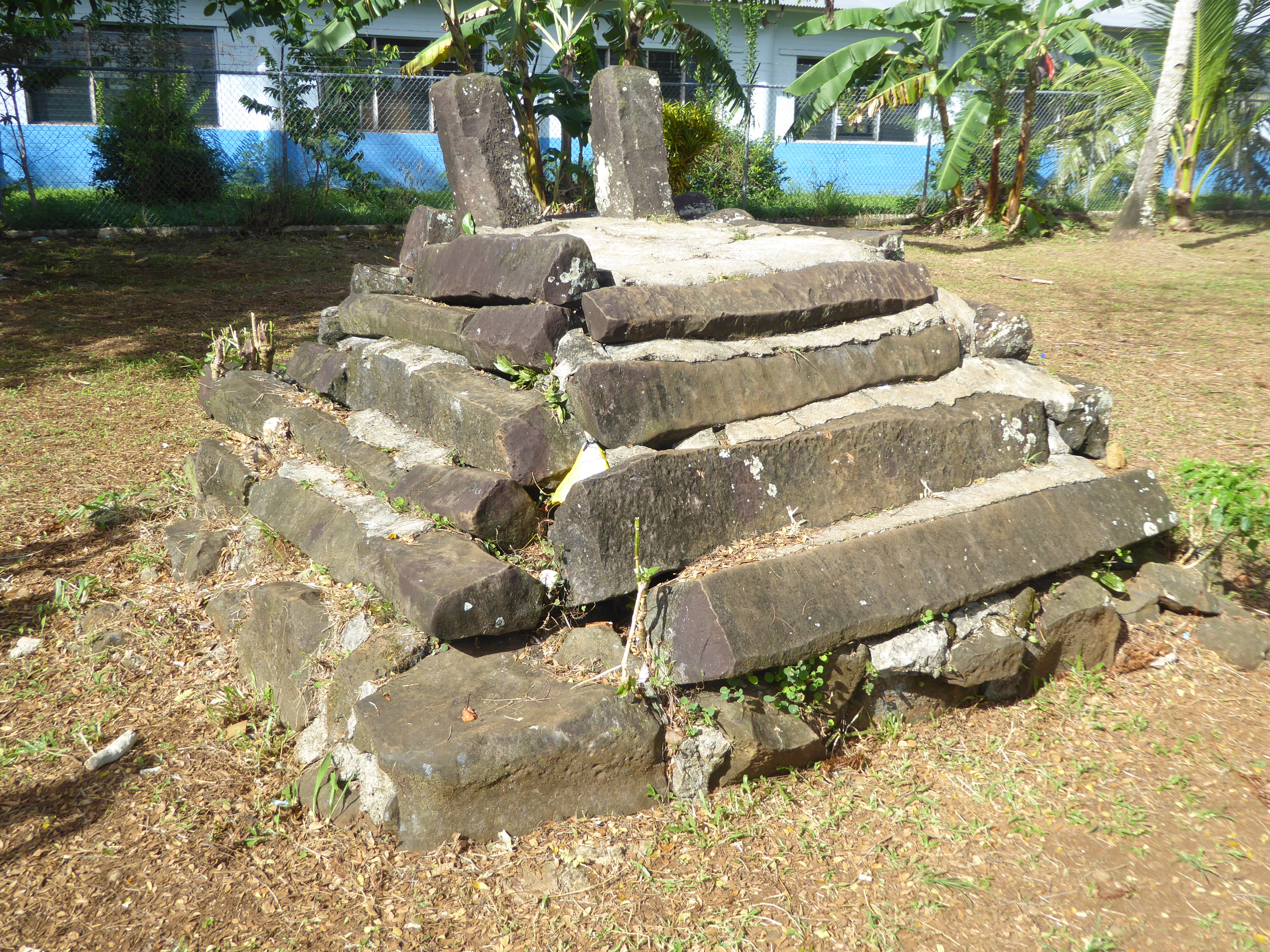 John Kubary, who used the first saudeleur's tomb as a darkroom, mined the Nan Madol ruins sufficiently to extract a hundred crates of artifa