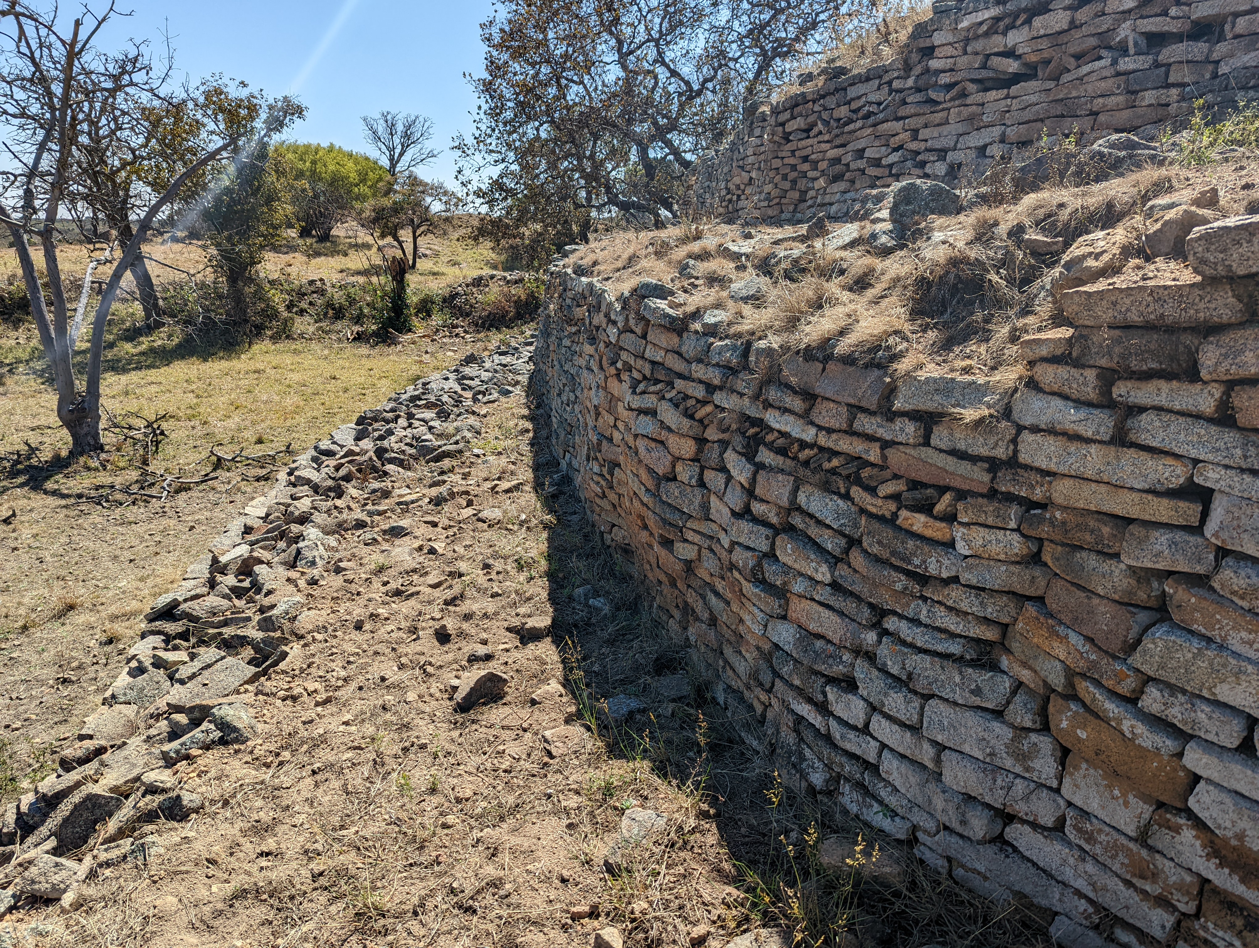 The drama today is all in the terrace walls, but they have been recently repaired, as at the Khami Ruins. The lichen-test suggests that this