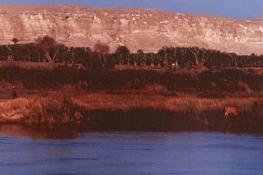 This is the Nile at El Minya. The cliffs mark the eastern edge of the Nile Valley. Beyond lies the Arabian Desert, empty all the way to the