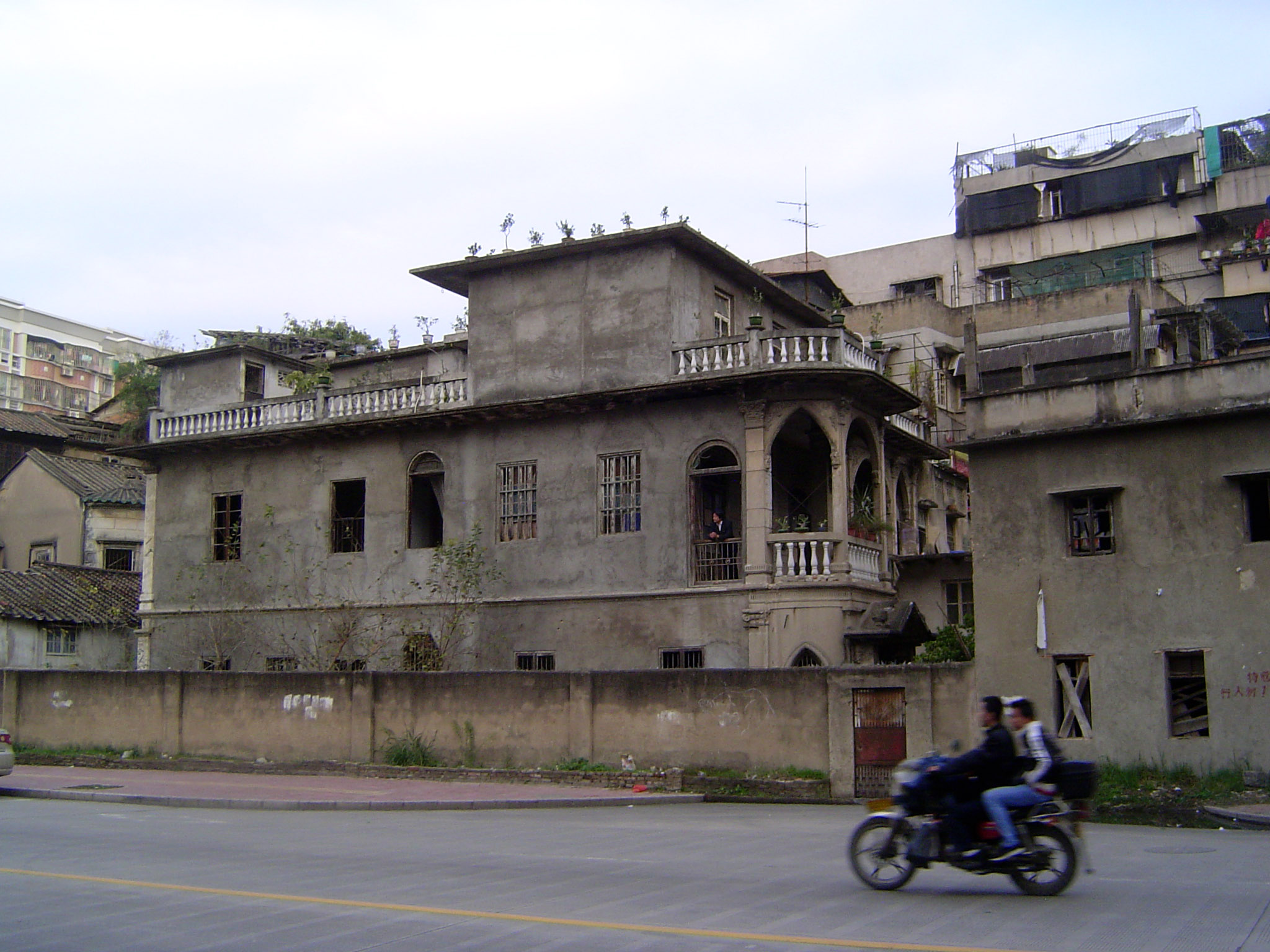 A rare bird: a freestanding villa, more or less surrounded by apartment buildings.