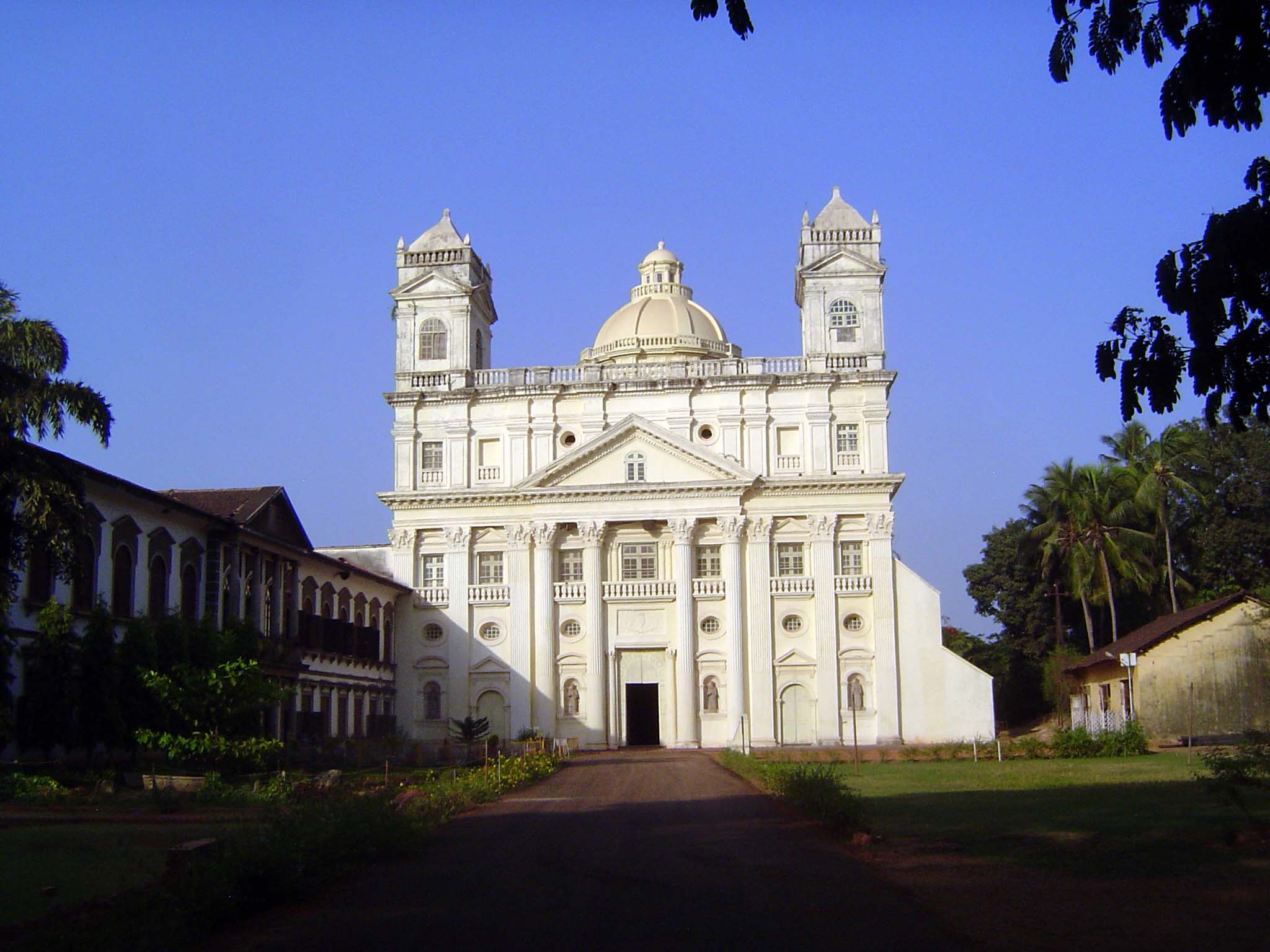 Close to the replacement gateway is the Church of Our Lady of Divine Providence, completed in 1661; to its left is the S. Caetano = Cajetan