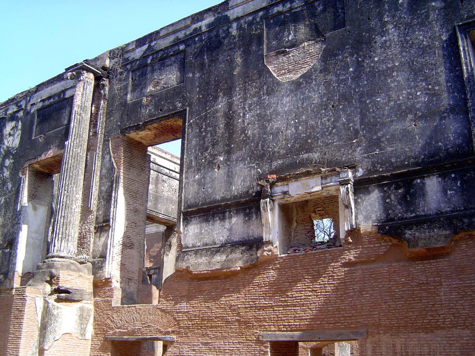 A stucco fireplace missing its floor.