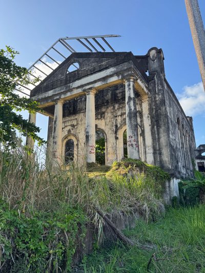 Think it's a Roman ruin?  No, it's New Cristobal's Union Baptist Church, built in 1921.