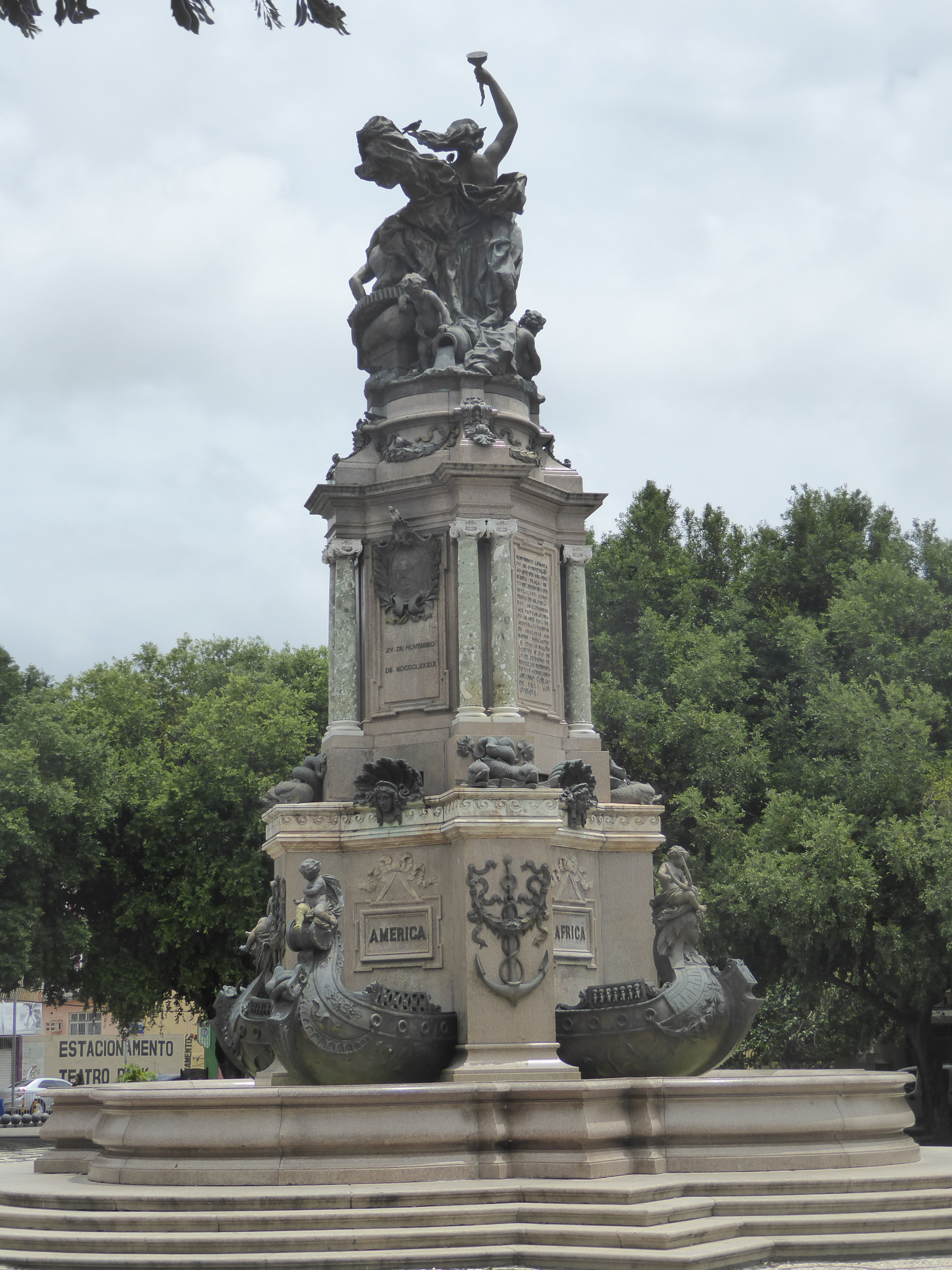 The sculptor was the Italian Domenico de Angelis, who had been working on the opera house. Did he know Bernini's fountain in the Piazza Navo