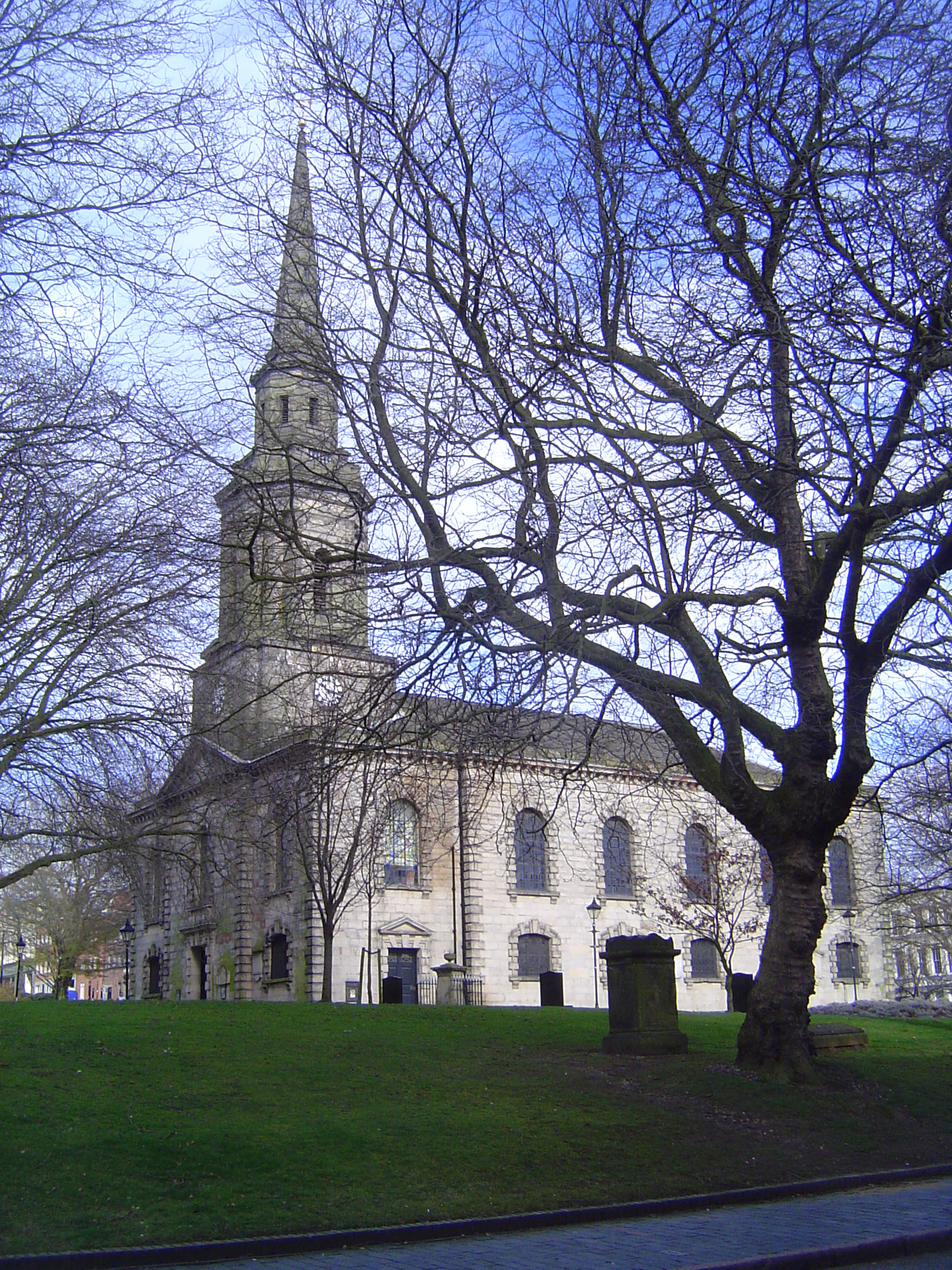 Another of the churches built after the Birmingham Churches Act of 1772. Foster writes that this one, St. Paul's, was old-fashioned even in