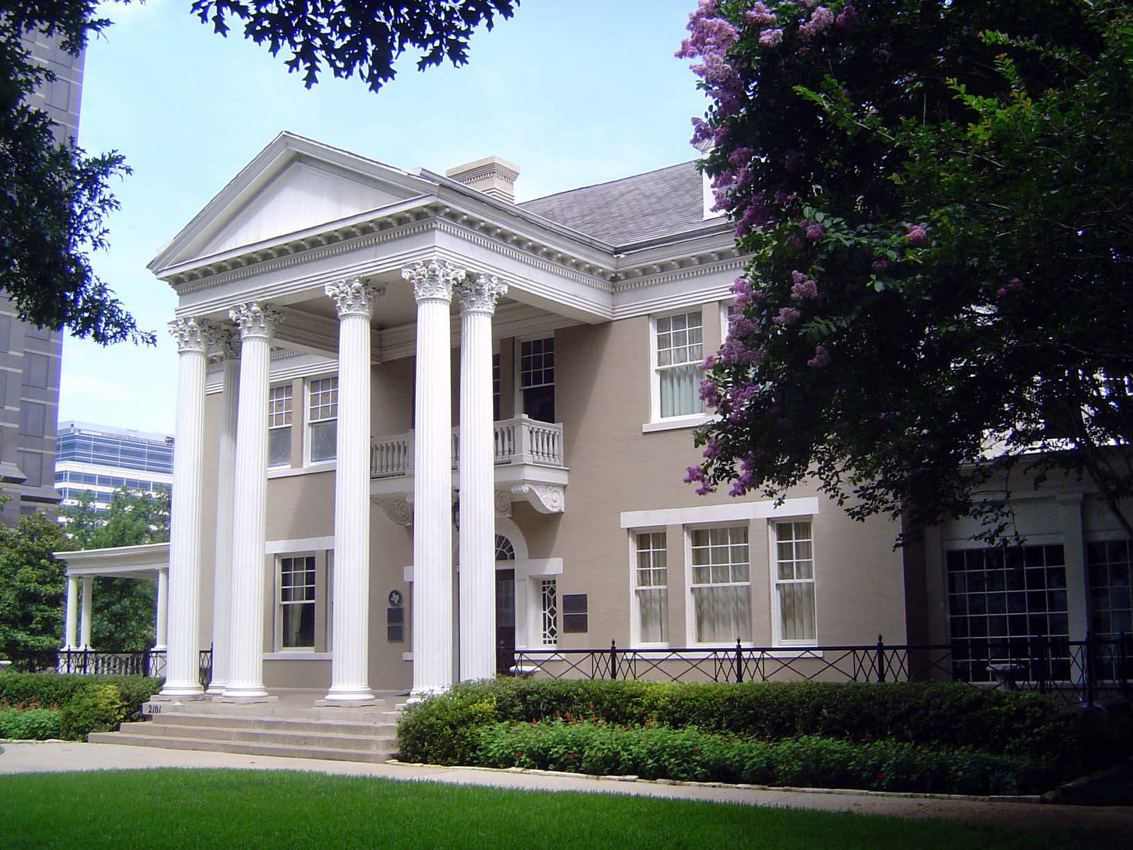 The Belo House was built for the owner of The Dallas Morning News. No longer a residence, it's the only former residence surviving on Ross A