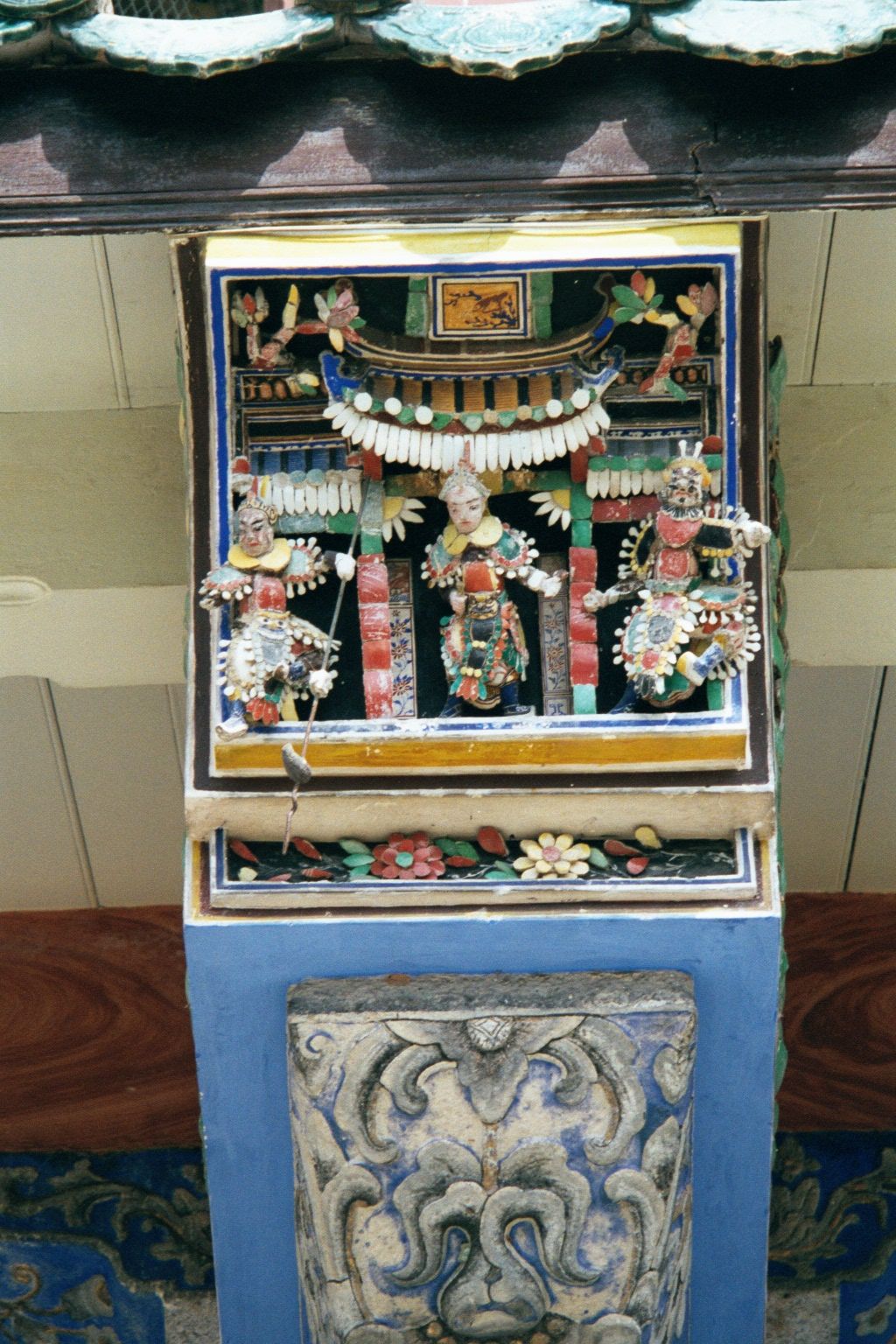The ends of the roof beams are decorated with pictures constructed of bits of broken pottery; each one illustrates a story that teaches a mo