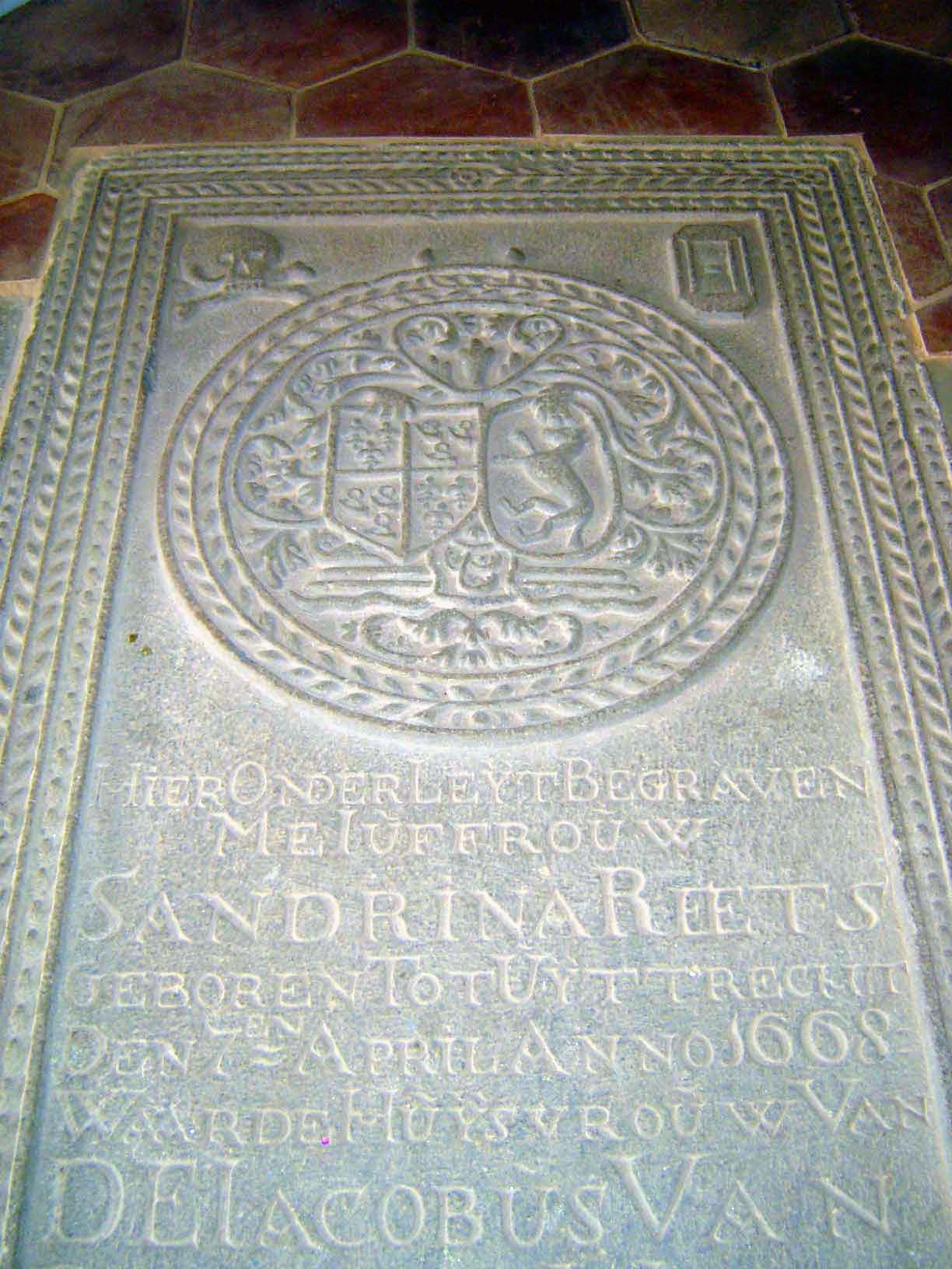 Hereunder lies buried Sandrina Reets, born in Utrecht, 7th April, 1668, the good wife of Jacobus van Outshoorn van Sonnevelt, Onderkoopman a