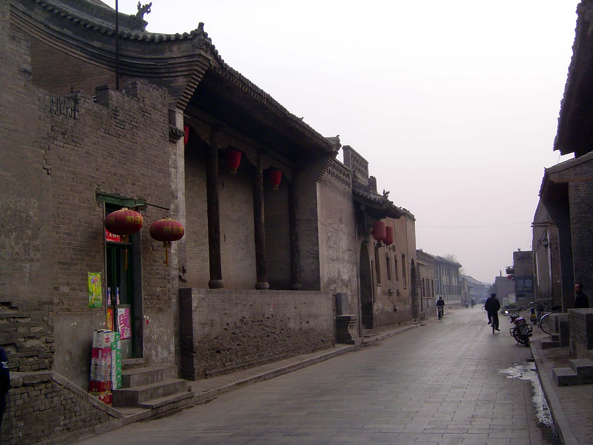 This house, the former residence of the pioneer banker Lei Lutai, is now a museum. Its exterior south wall is on the left here, with a shelt