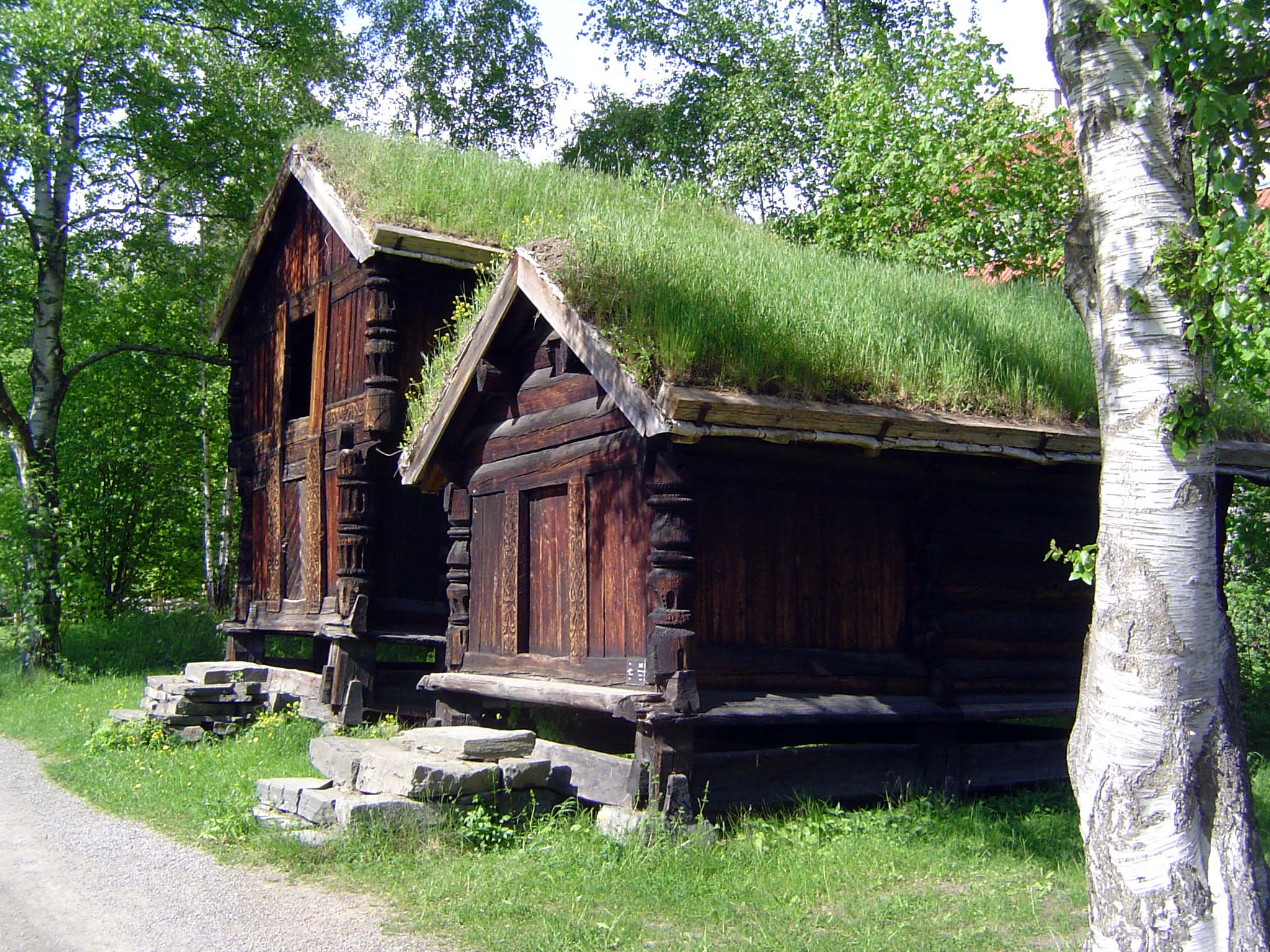 A smaller loft and bur, dated 1754.
