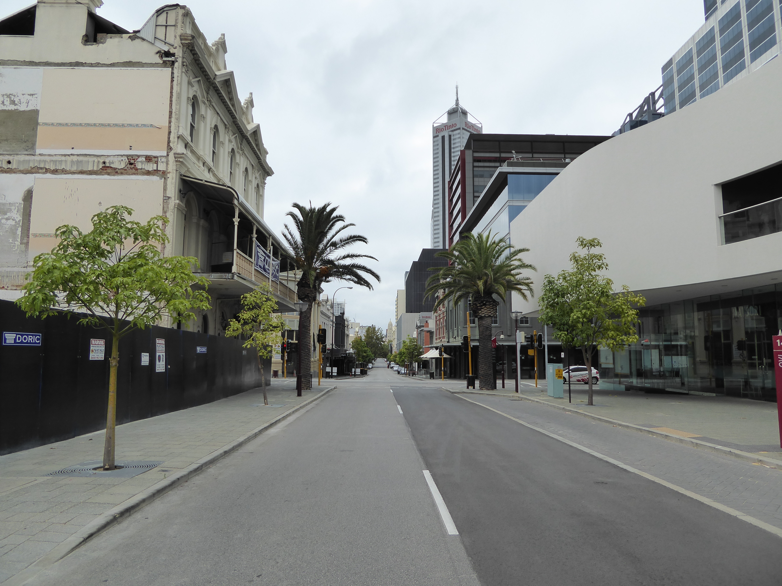 We've shifted a couple of blocks to the north and will work our way back east. The building on the left is the Melbourne Hotel, built by the