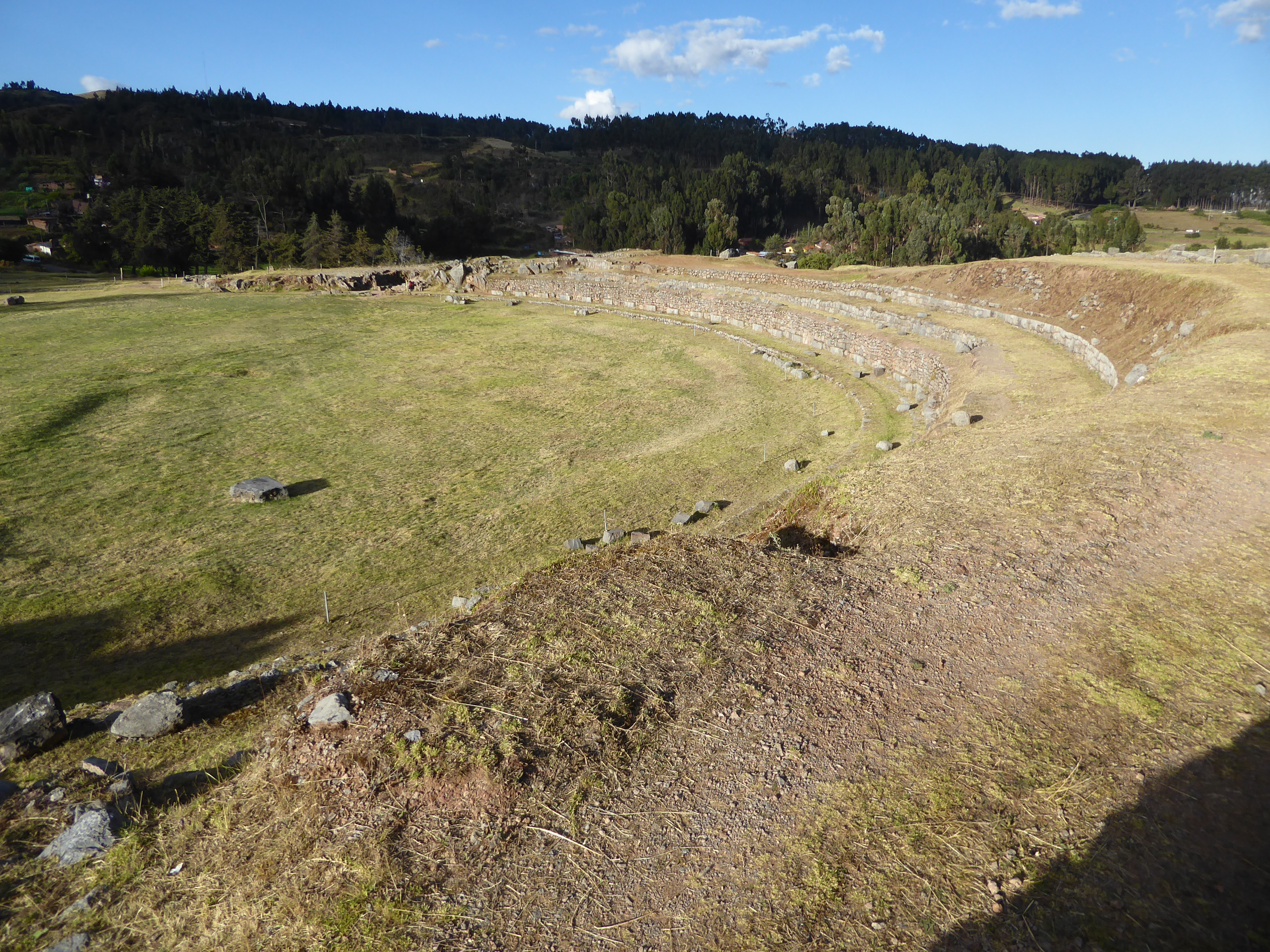 This Inca reservoir on the east side of the Rodadero was discovered only in 1968 and has subsequently been unearthed.