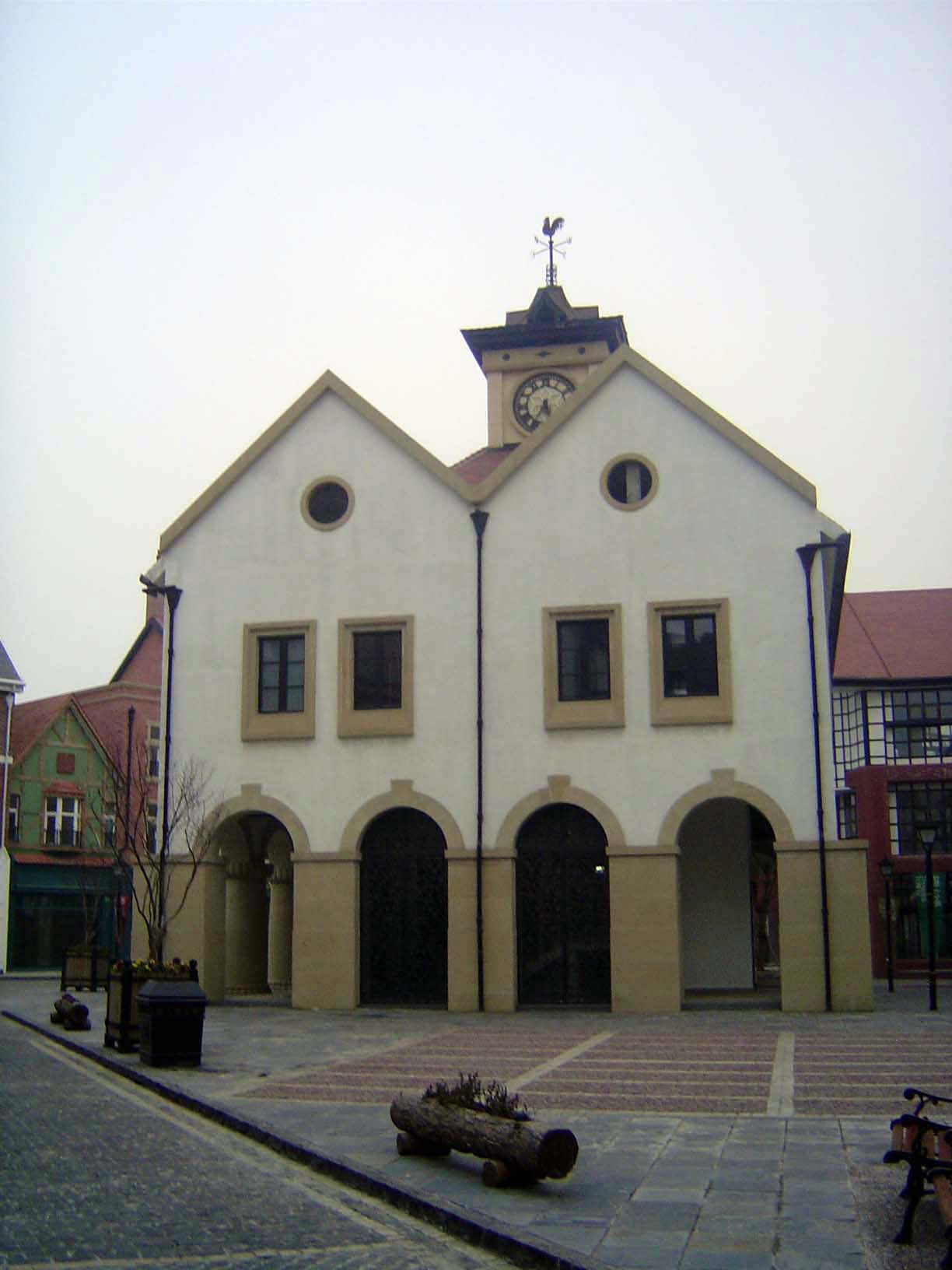 The buildings copy British buildings so closely that there have been complaints from British pub owners. The on-site Atkins architect, Paul