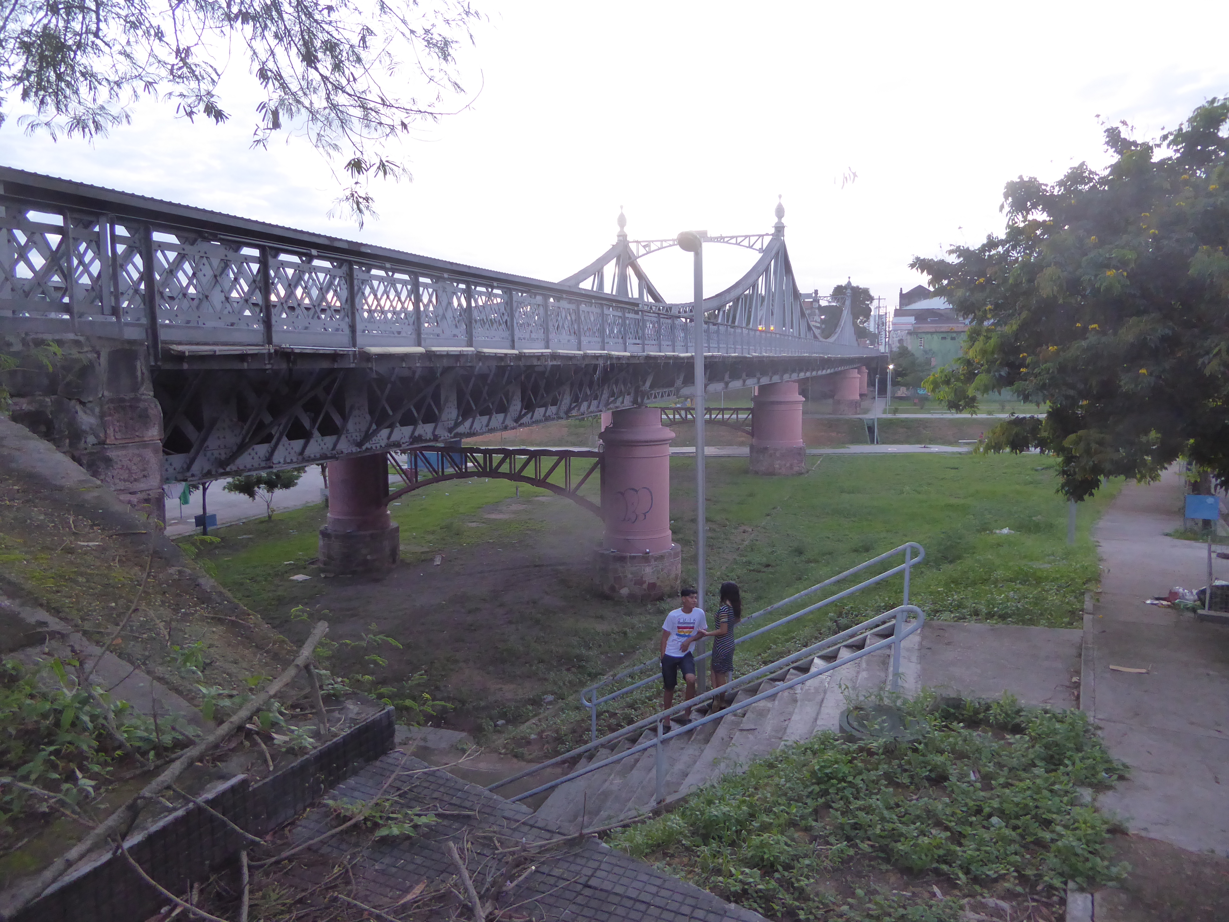 The tram lines ran over this bridge, variously called the iron bridge, the Ponte Benjamin Constant, and the Ponte de Ferro da Cachoeirinha.