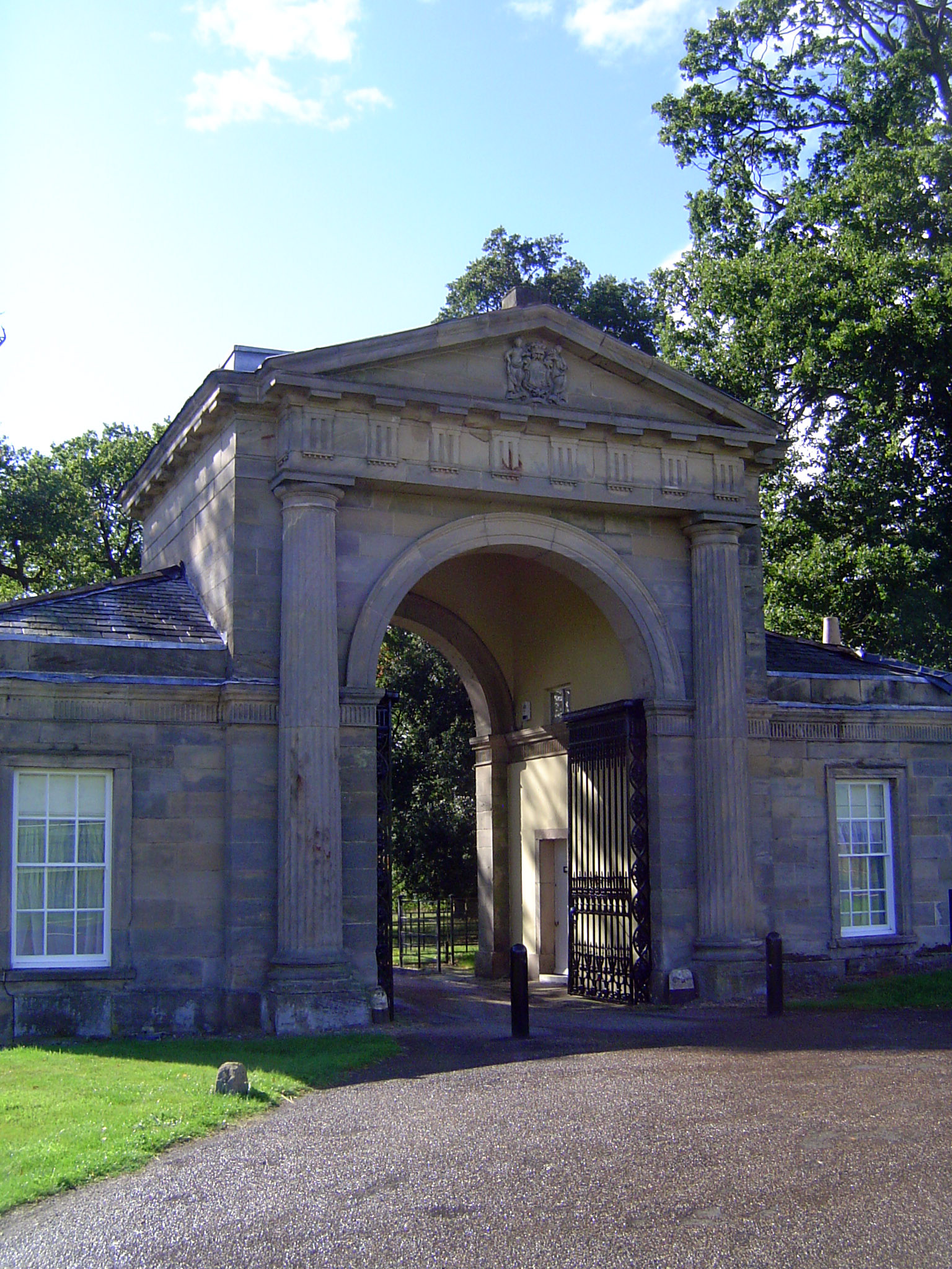 The North Lodge or entrance is a modestly subdued triumphal arch. The design was by Robert Adam, who was commissioned in 1759 by an earlier