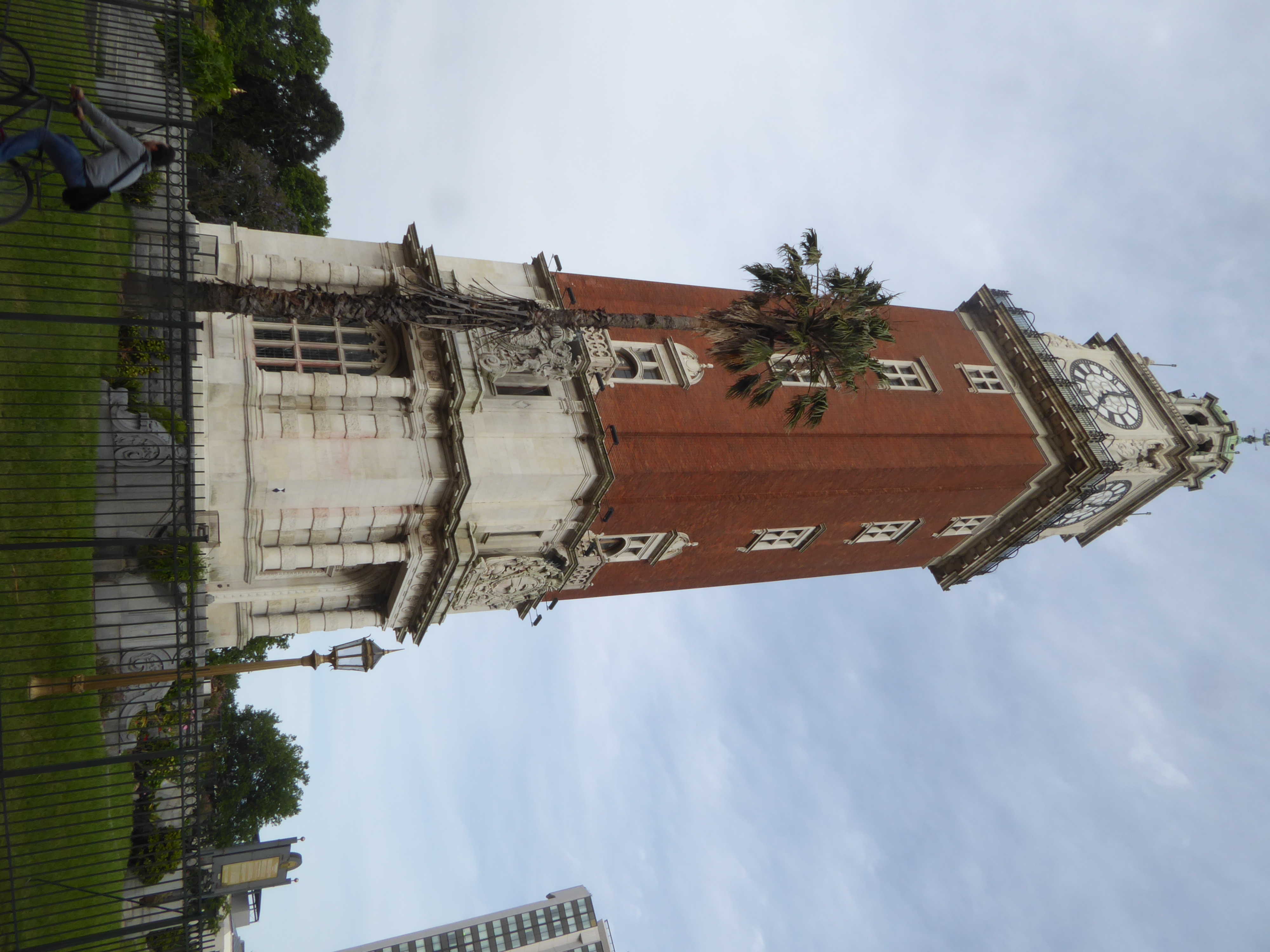 Until the Falklands War, the Torre Monumental was the Torre de los Ingleses. Inaugurated in 1916, the architect was Sir Ambrose Macdonald Po
